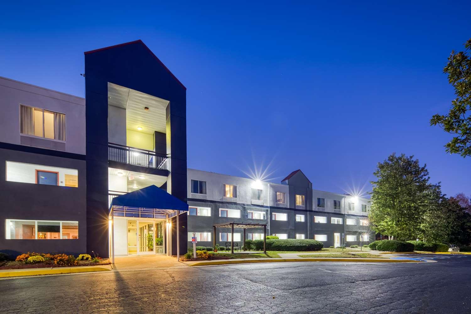 Surestay Plus Hotel By Best Western Durham Medical Center Exterior photo