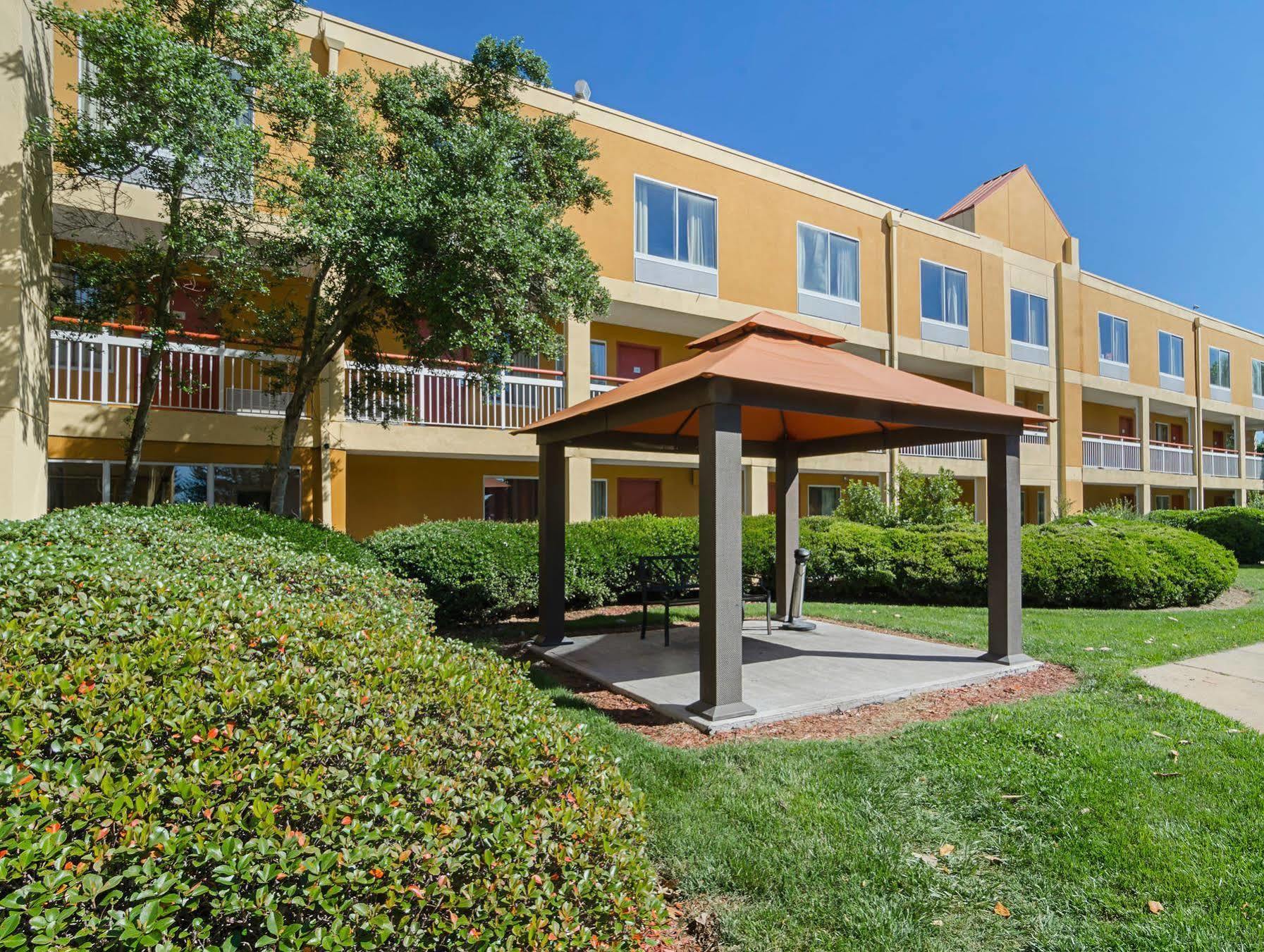 Surestay Plus Hotel By Best Western Durham Medical Center Exterior photo